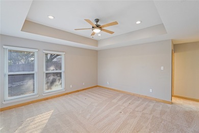Welcome to your dream waterfront oasis! This stunning 3-bedroom - photo 19