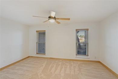 Welcome to your dream waterfront oasis! This stunning 3-bedroom - photo 26