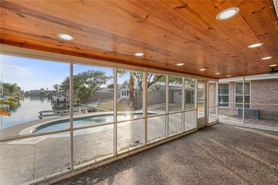 Welcome to your dream waterfront oasis! This stunning 3-bedroom - photo 29