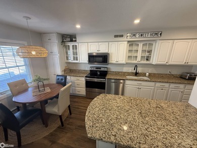 Great opportunity to own a beautifully remodeled duplex just - photo 2