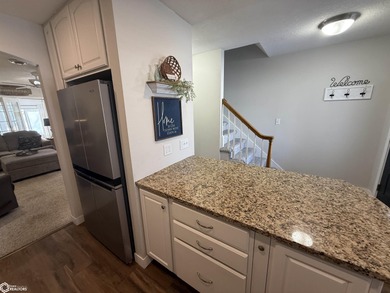 Great opportunity to own a beautifully remodeled duplex just - photo 5
