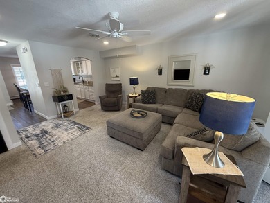 Great opportunity to own a beautifully remodeled duplex just - photo 8