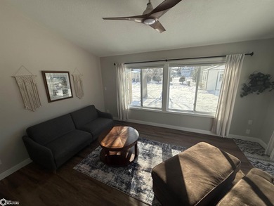 Great opportunity to own a beautifully remodeled duplex just - photo 9