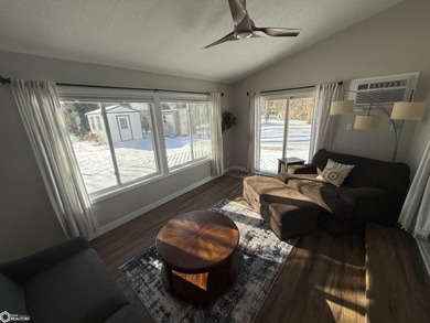 Great opportunity to own a beautifully remodeled duplex just - photo 10