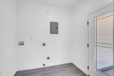 New Construction in Pascagoula!! Experience coastal living just - photo 19