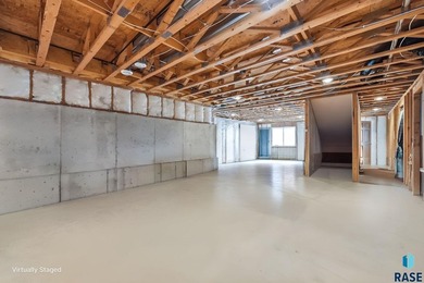 Experience luxury lakefront and golf course living in this - photo 21