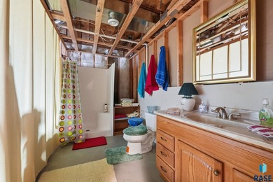 Experience luxury lakefront and golf course living in this - photo 24
