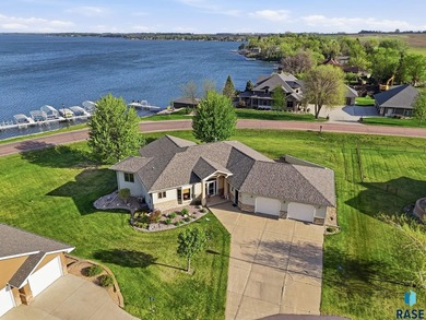 Experience luxury lakefront and golf course living in this - photo 29