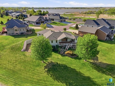 Experience luxury lakefront and golf course living in this - photo 31