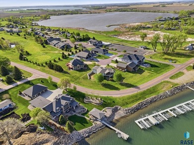 Experience luxury lakefront and golf course living in this - photo 34