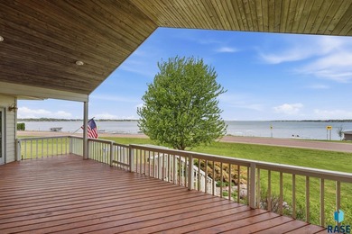 Experience luxury lakefront and golf course living in this - photo 41