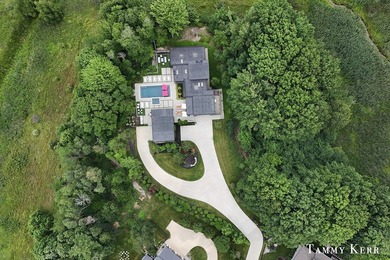 Set privately within WestShore, this striking modern compound - photo 4