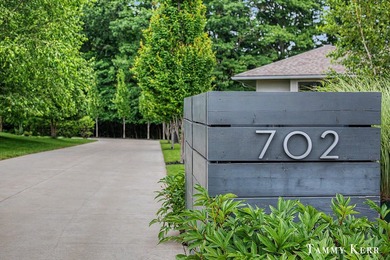 Set privately within WestShore, this striking modern compound - photo 8