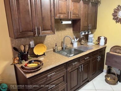 (private lake, pond, creek) Condo For Sale in Deerfield Beach Florida