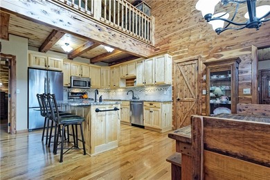 Welcome to this magnificent custom-built, locally-milled log - photo 7
