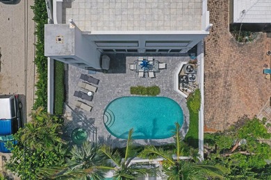 Just one house from the ocean, this fully gated luxury residence - photo 6