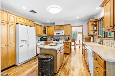 Experience the ultimate lakefront lifestyle in this exceptional - photo 8