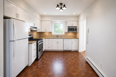 Beautifully maintained high-ranch home featuring 4 bedrooms and - photo 11