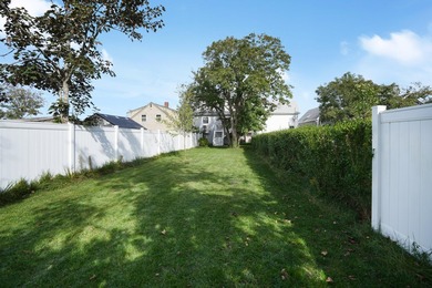Rare downtown Vineyard Haven compound offering! A unique - photo 13