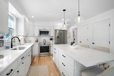 Rare downtown Vineyard Haven compound offering! A unique - photo 16