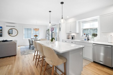 Rare downtown Vineyard Haven compound offering! A unique - photo 17