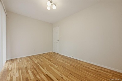 Beautifully maintained high-ranch home featuring 4 bedrooms and - photo 21