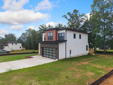 Crafted with an eye for refinement, this newly constructed home - photo 3