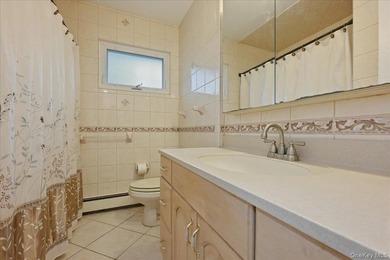 Beautifully maintained high-ranch home featuring 4 bedrooms and - photo 24