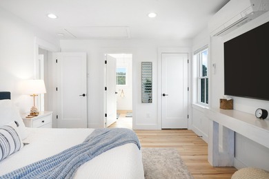 Rare downtown Vineyard Haven compound offering! A unique - photo 26