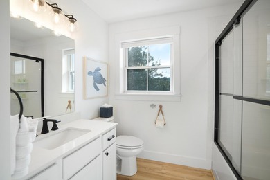 Rare downtown Vineyard Haven compound offering! A unique - photo 27
