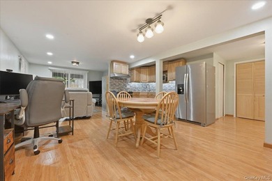 Beautifully maintained high-ranch home featuring 4 bedrooms and - photo 28