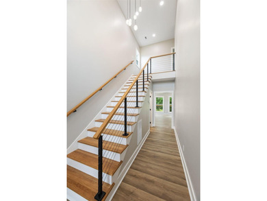 Crafted with an eye for refinement, this newly constructed home - photo 9