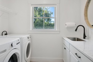 Rare downtown Vineyard Haven compound offering! A unique - photo 29