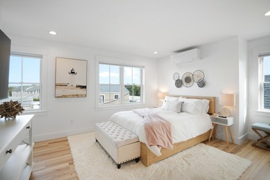 Rare downtown Vineyard Haven compound offering! A unique - photo 32