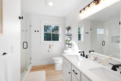 Rare downtown Vineyard Haven compound offering! A unique - photo 35