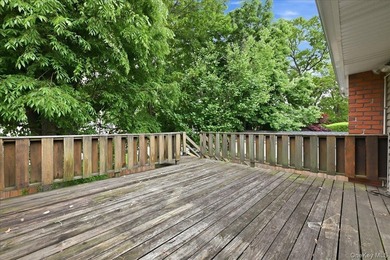 Beautifully maintained high-ranch home featuring 4 bedrooms and - photo 39