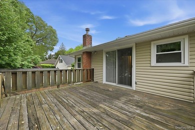 Beautifully maintained high-ranch home featuring 4 bedrooms and - photo 40