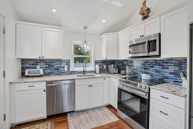 Rare downtown Vineyard Haven compound offering! A unique - photo 43