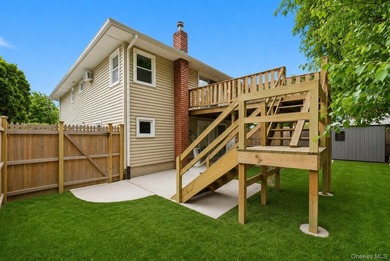 Beautifully maintained high-ranch home featuring 4 bedrooms and - photo 46
