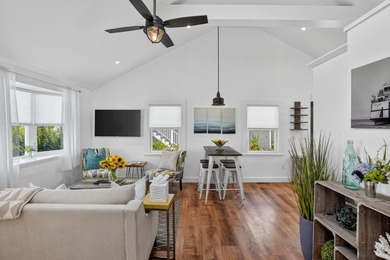 Rare downtown Vineyard Haven compound offering! A unique - photo 47