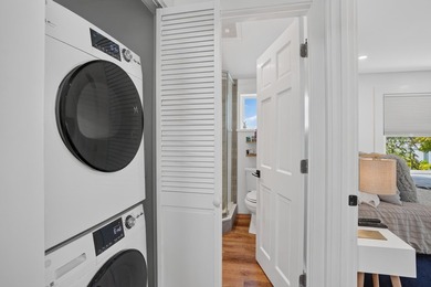 Rare downtown Vineyard Haven compound offering! A unique - photo 49
