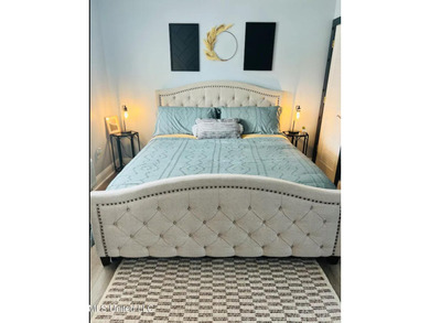 Gorgeous Studio ''Turn-Key Condo'' That's fully furnished and - photo 2