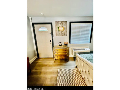 Gorgeous Studio ''Turn-Key Condo'' That's fully furnished and - photo 6