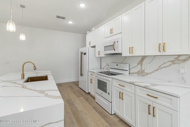 READY to move in! THE ONLY NEW CONSTRUCTION HOME IN PALM BAY - photo 2