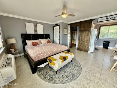 Gorgeous Studio ''Turn - Key Condo'' That's fully furnished and - photo 4
