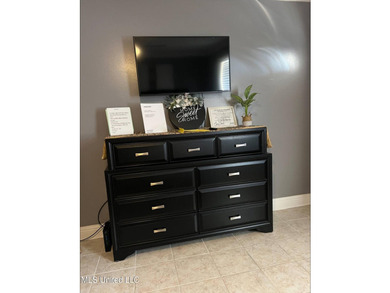 Gorgeous Studio ''Turn - Key Condo'' That's fully furnished and - photo 7