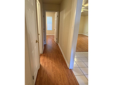 Very nice house, in quiet neighborhood. Plenty of room for a