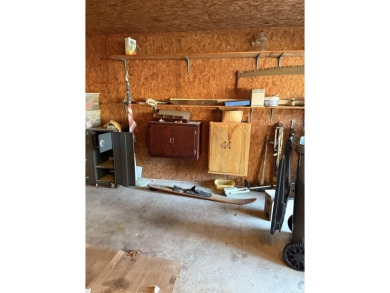 Very nice house, in quiet neighborhood. Plenty of room for a