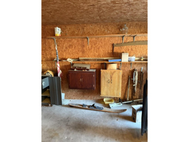 Very nice house, in quiet neighborhood. Plenty of room for a