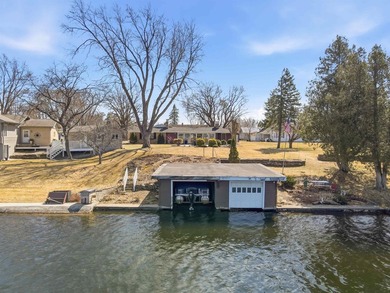 Enjoy scenic water views and breathtaking sunsets from this - photo 35